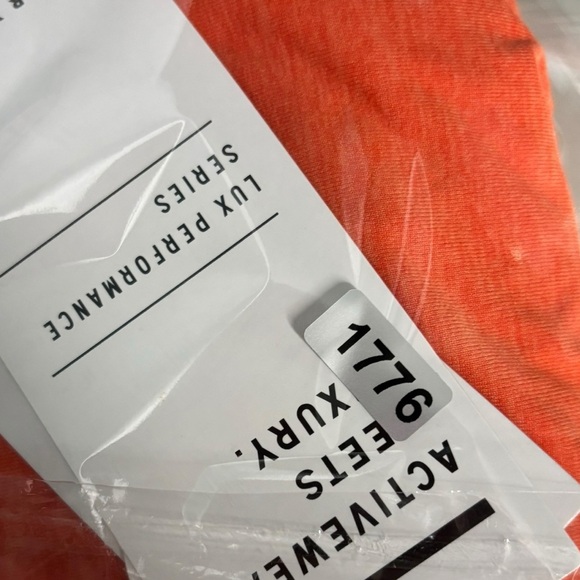 NEW Vuori Lux Performance Tank in Grapefruit Heater Size Small Stretch Active - Picture 9 of 9